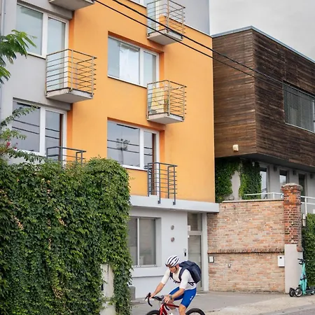No32 Ac Cozy Near Train Station 아파트 브라티슬라바
